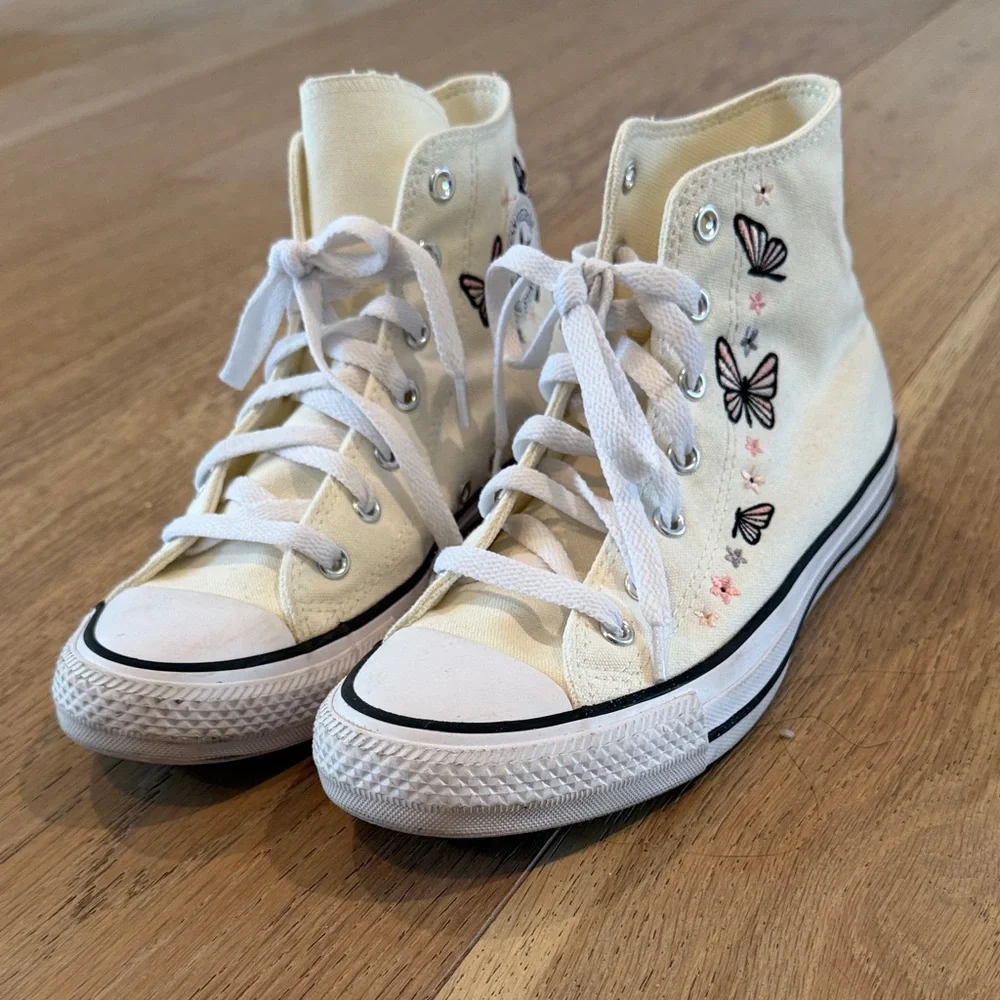 Converse Kids Cream High-Top Sneakers with Pink Butterfly Embroidery